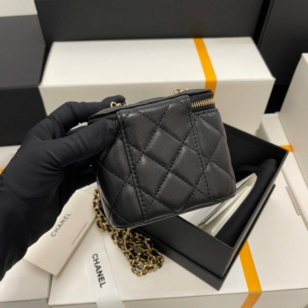 ✅CHANEL Pearl Crush Vanity Case with Chain Quilted Lambskin Mini Black - Picture 9 of 9